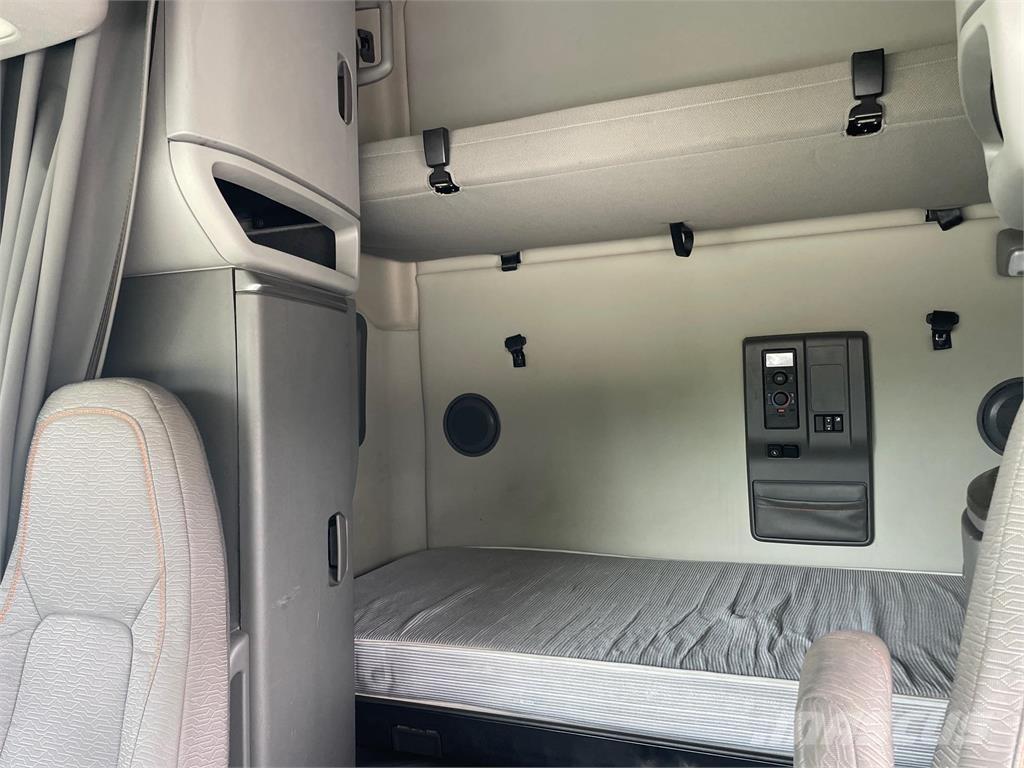Volvo VNL64T760 وحدات الجر