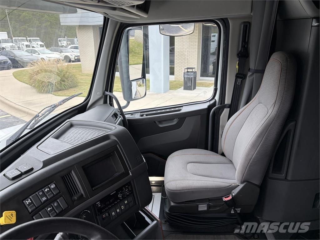 Volvo VNL64T760 وحدات الجر