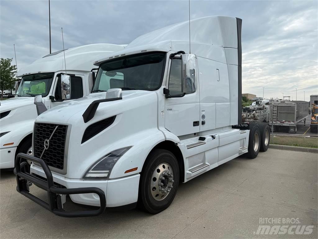Volvo VNL64T760 وحدات الجر