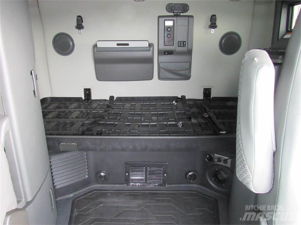 Volvo VNL64T760 وحدات الجر