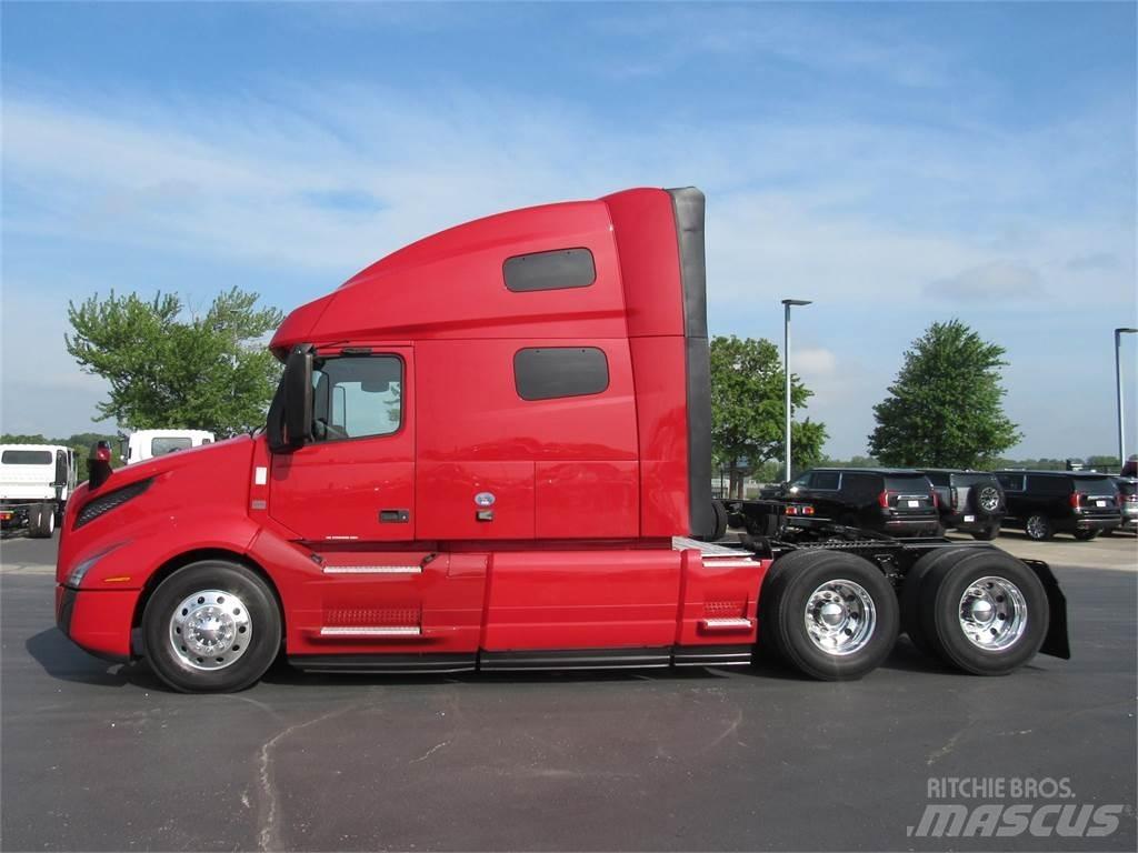 Volvo VNL64T760 وحدات الجر