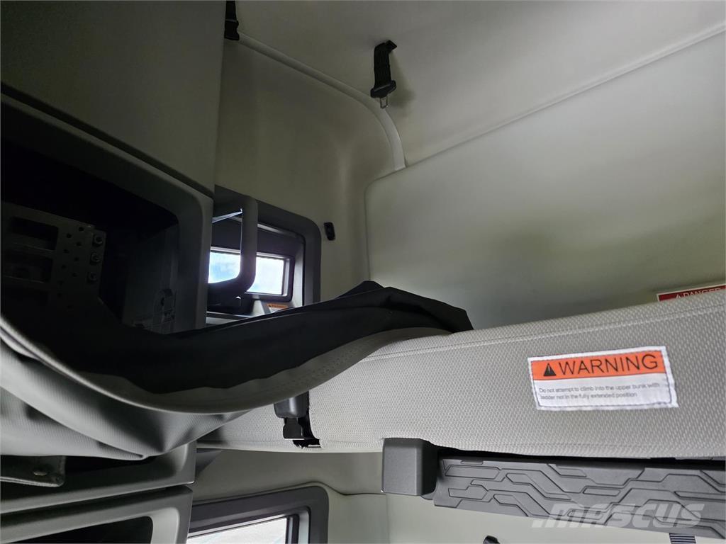 Volvo VNL64T760 وحدات الجر