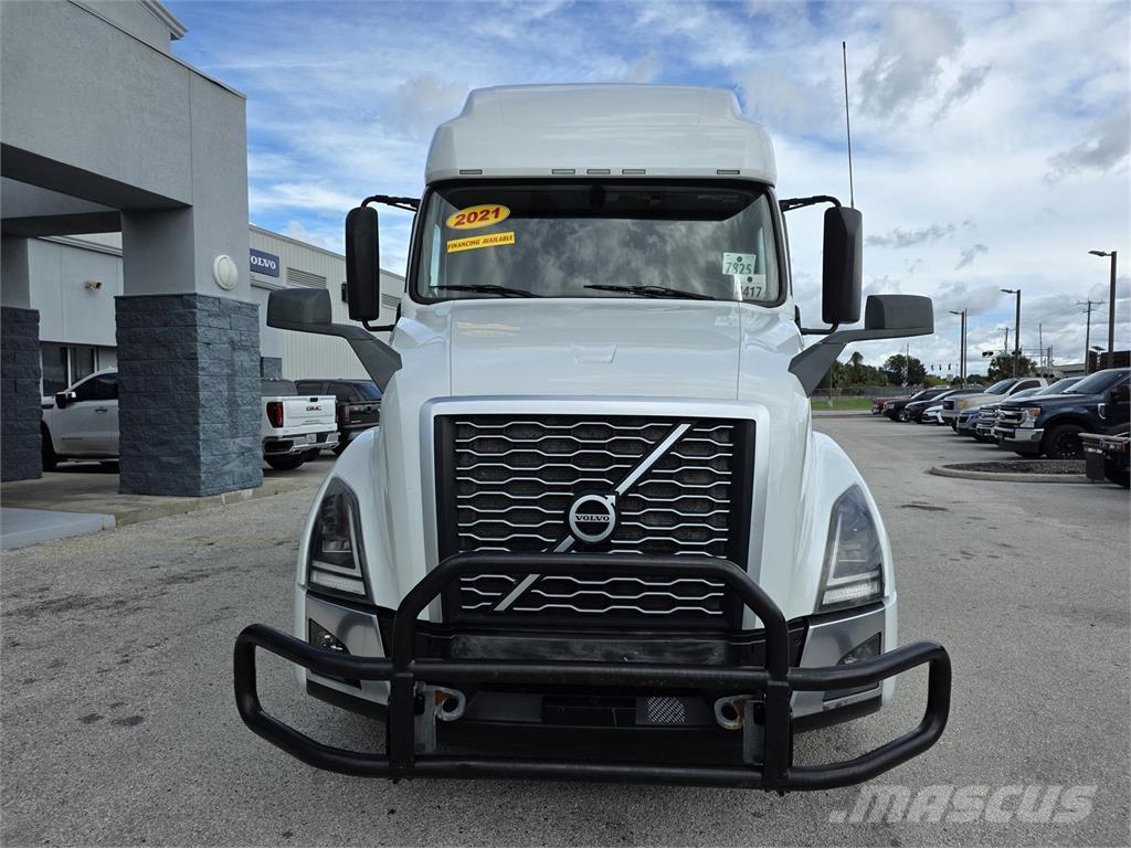 Volvo VNL64T760 وحدات الجر