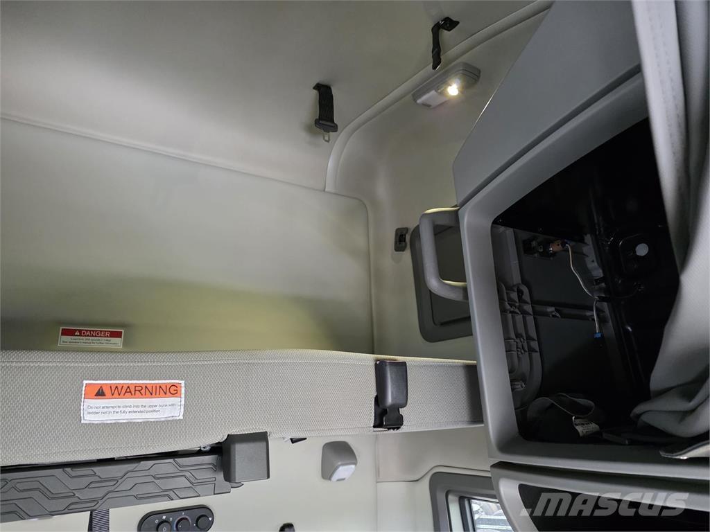 Volvo VNL64T760 وحدات الجر