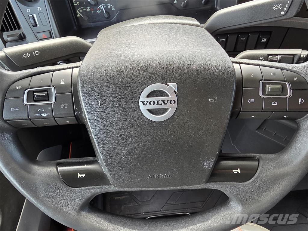 Volvo VNL64T760 وحدات الجر