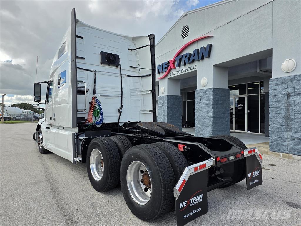 Volvo VNL64T760 وحدات الجر