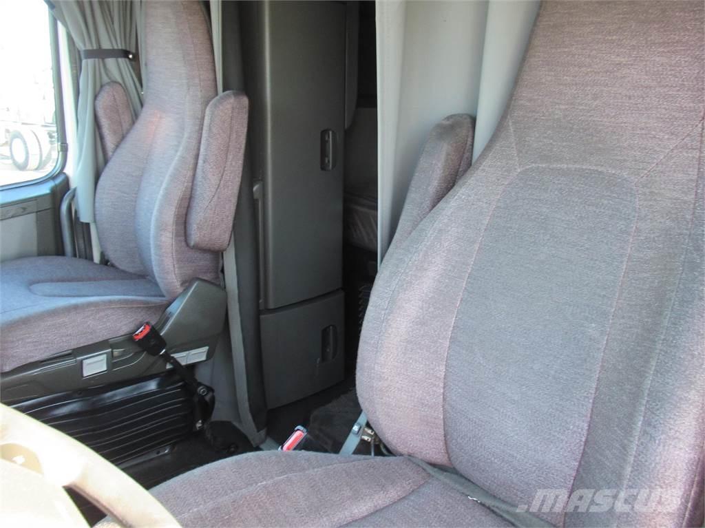 Volvo VNL64T760 وحدات الجر
