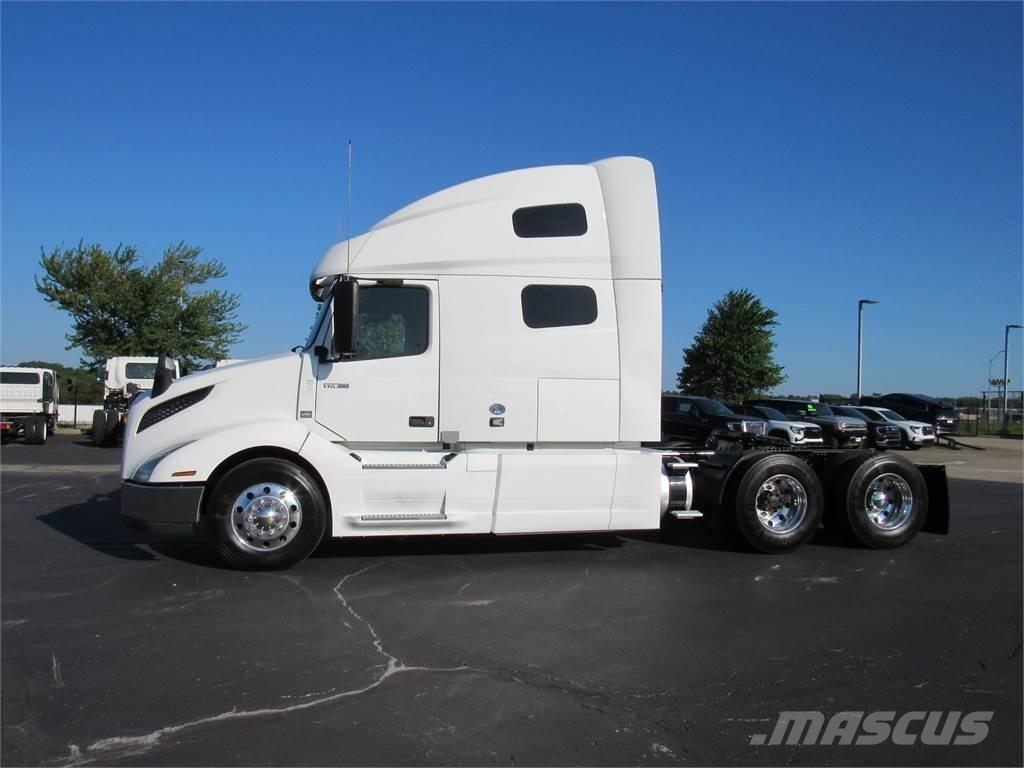 Volvo VNL64T760 وحدات الجر