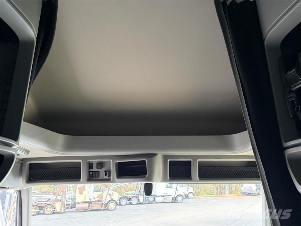 Volvo VNL64T760 وحدات الجر