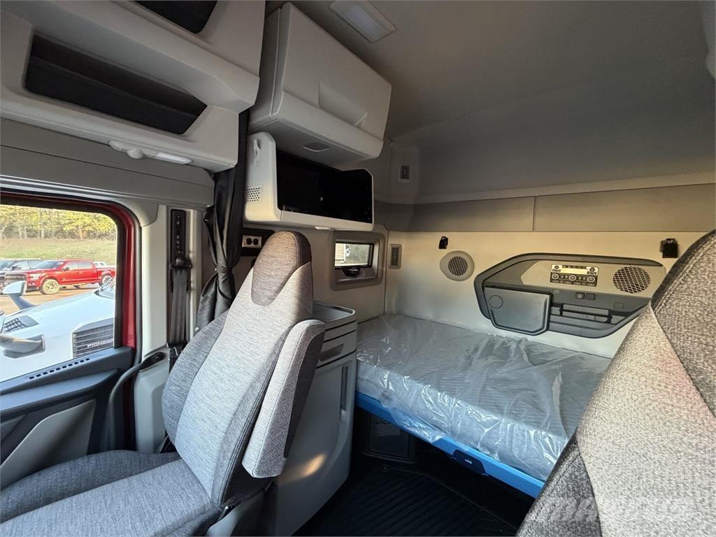 Volvo VNL64T840 وحدات الجر