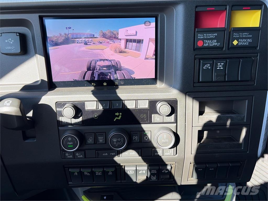 Volvo VNL64T860 وحدات الجر