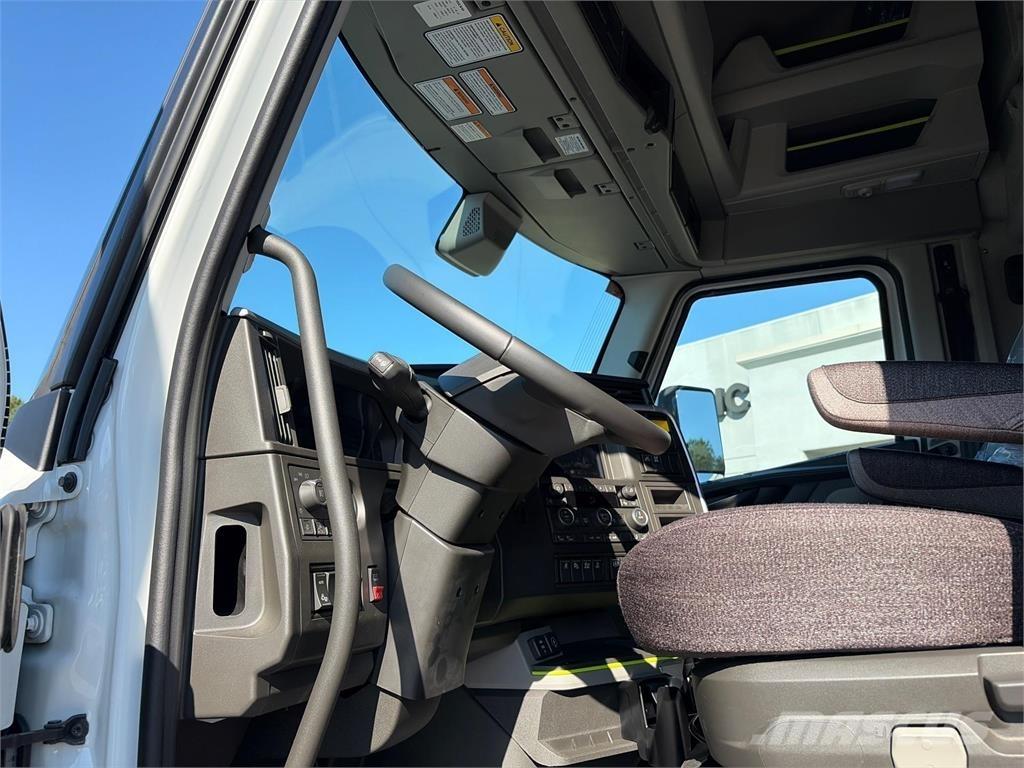 Volvo VNL64T860 وحدات الجر