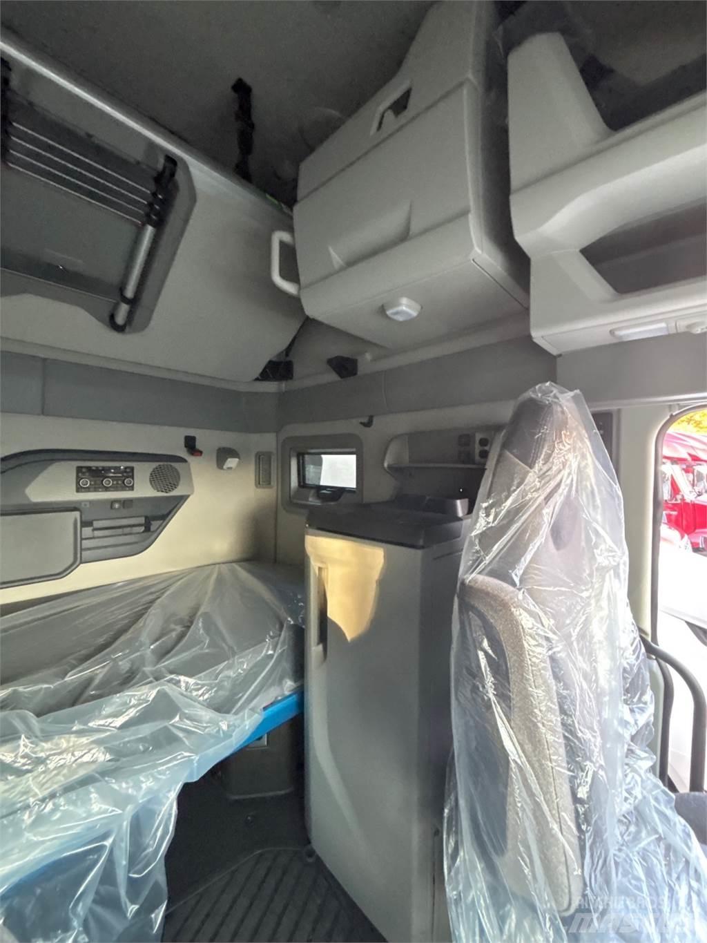 Volvo VNL64T860 وحدات الجر