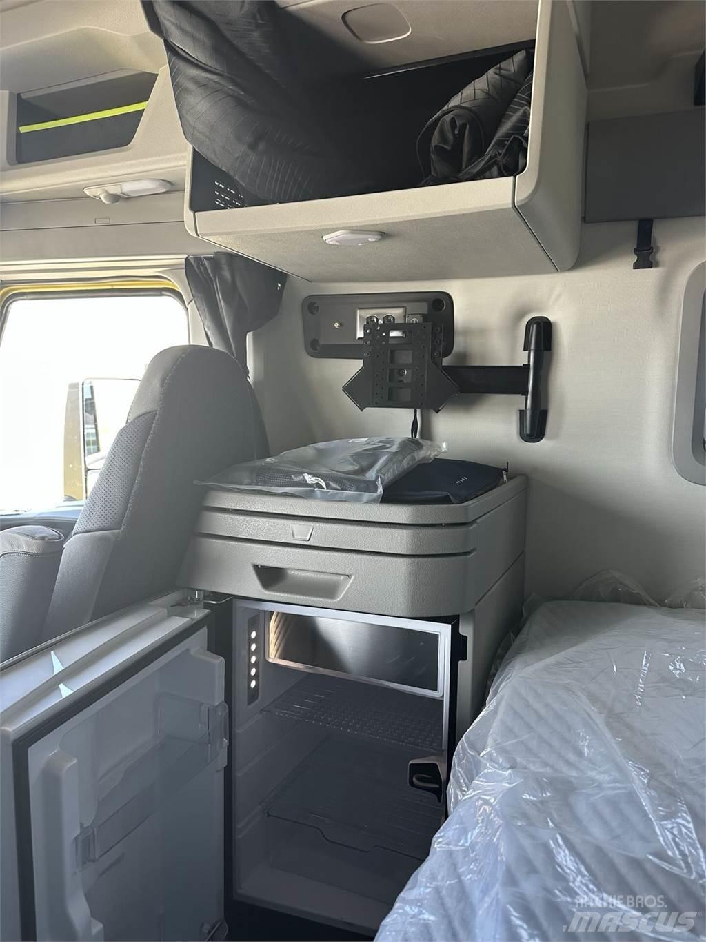 Volvo VNL64T860 وحدات الجر