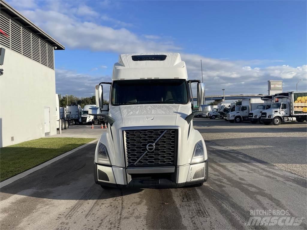 Volvo VNL64T860 وحدات الجر