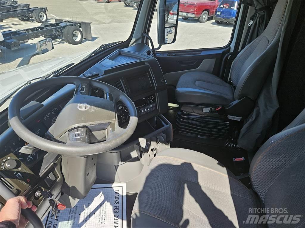 Volvo VNL64T860 وحدات الجر