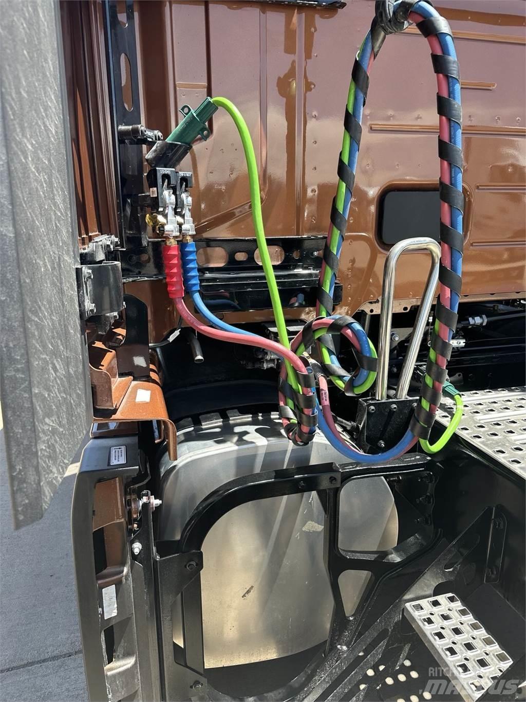 Volvo VNL64T860 وحدات الجر