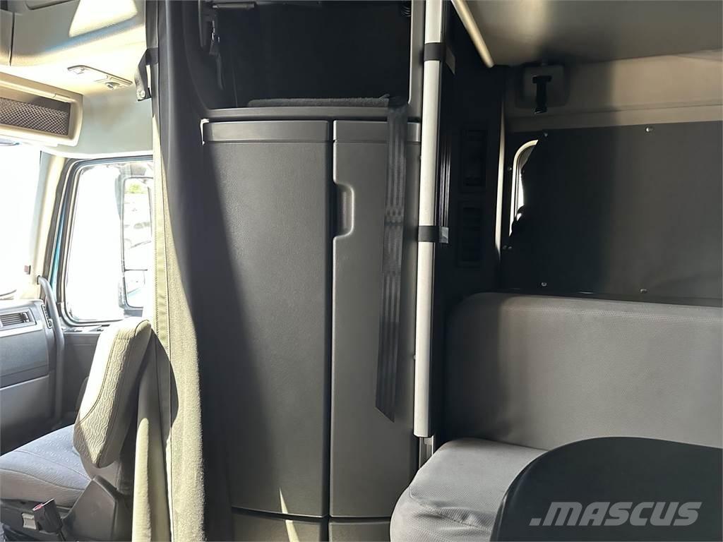 Volvo VNL64T860 وحدات الجر