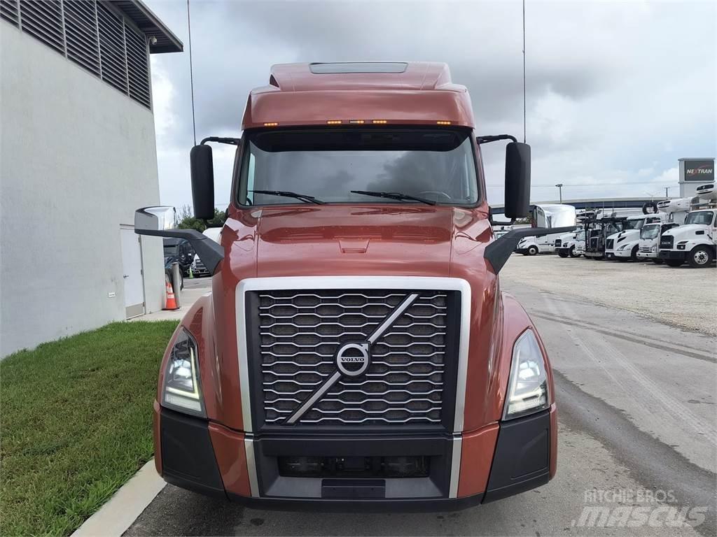 Volvo VNL64T860 وحدات الجر