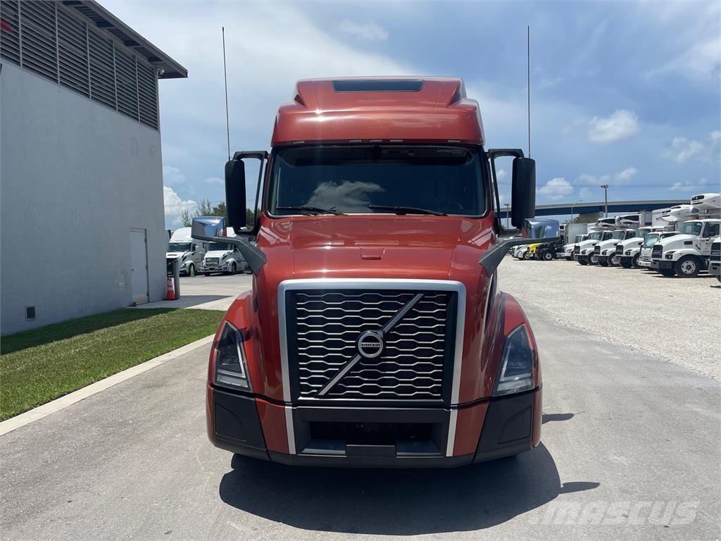 Volvo VNL64T860 وحدات الجر