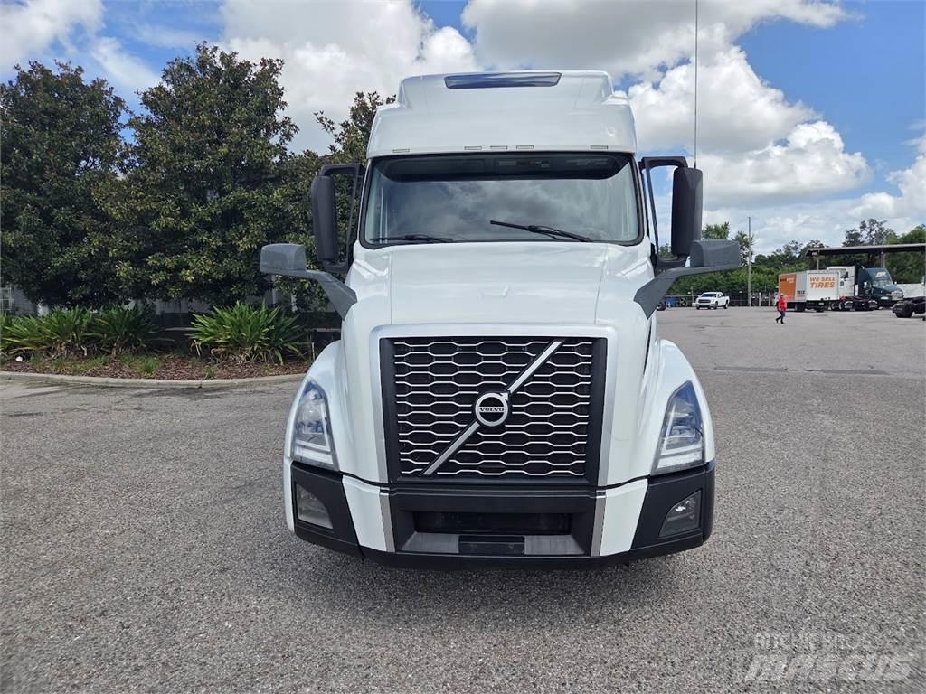 Volvo VNL64T860 وحدات الجر