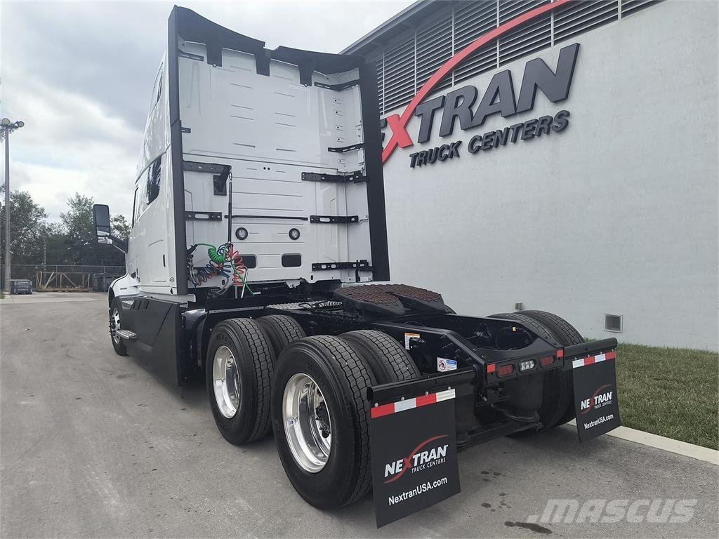 Volvo VNL64T860 وحدات الجر