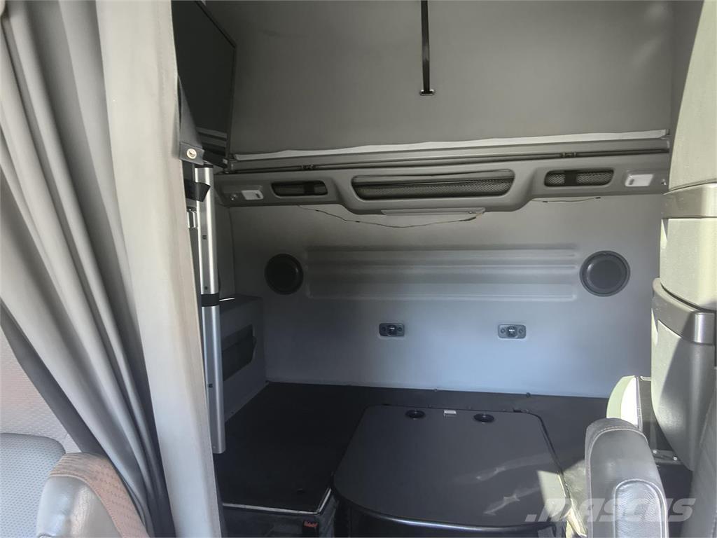 Volvo VNL64T860 وحدات الجر