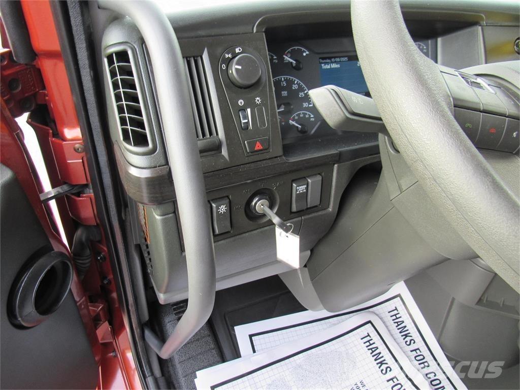 Volvo VNL64T860 وحدات الجر