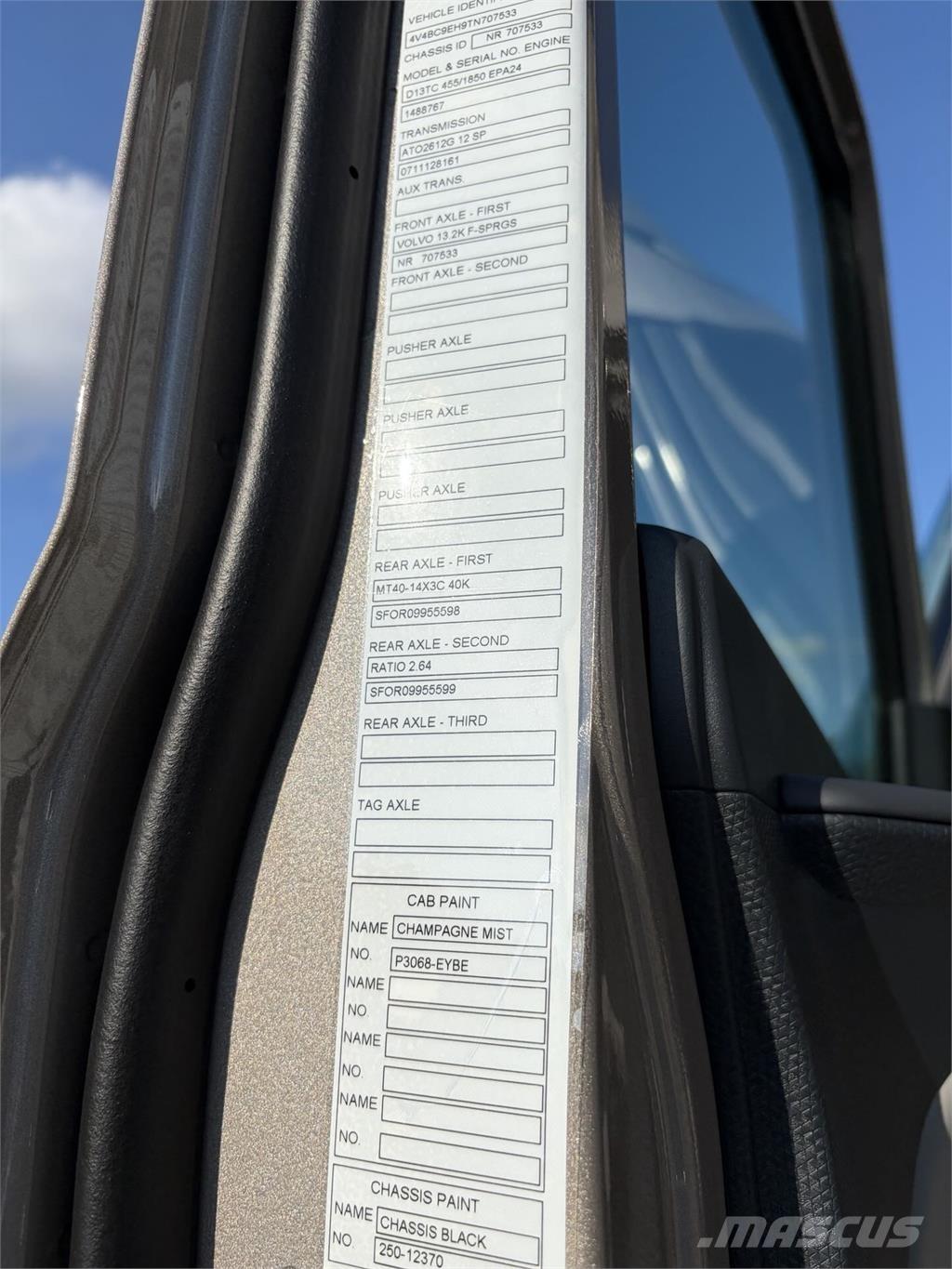 Volvo VNL64T860 وحدات الجر