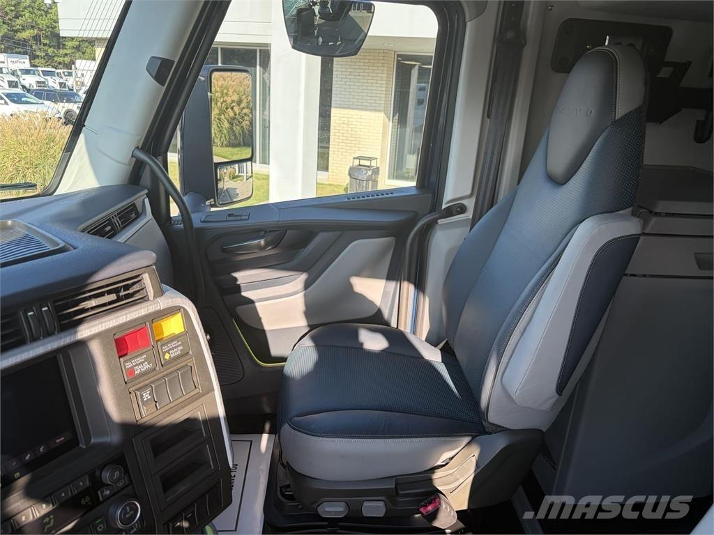 Volvo VNL64T860 وحدات الجر