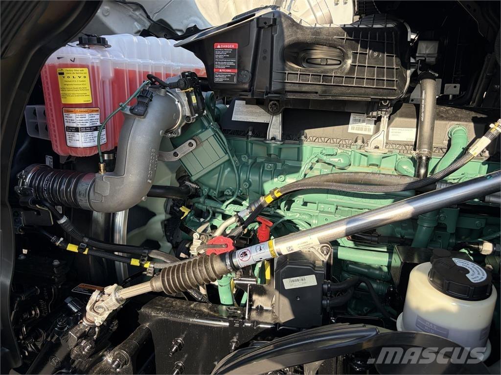Volvo VNL64T860 وحدات الجر