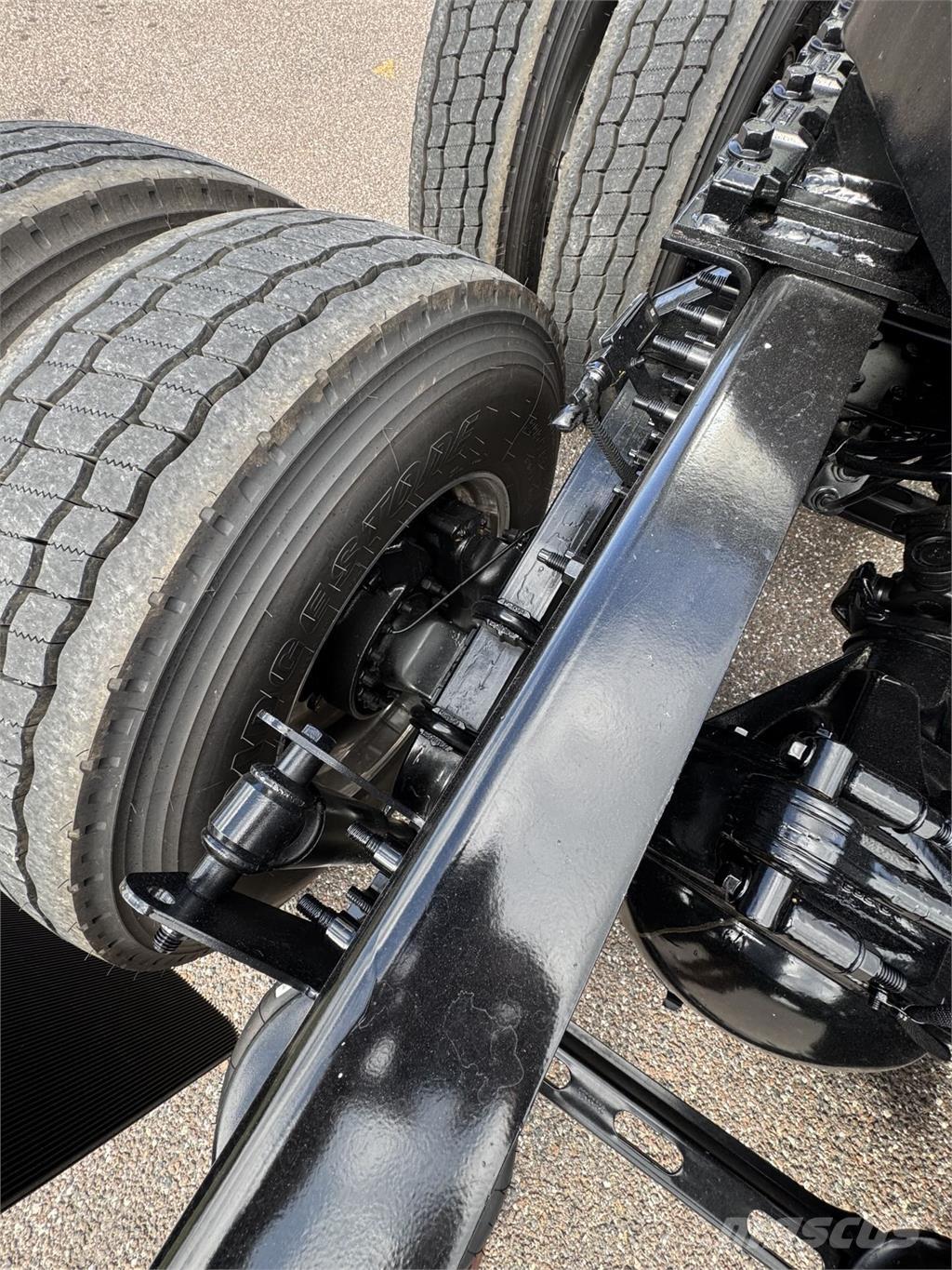 Volvo VNL64T860 وحدات الجر