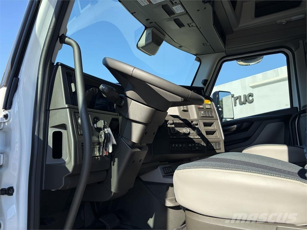 Volvo VNL64T860 وحدات الجر