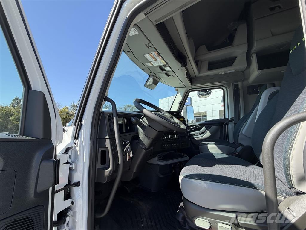 Volvo VNL64T860 وحدات الجر