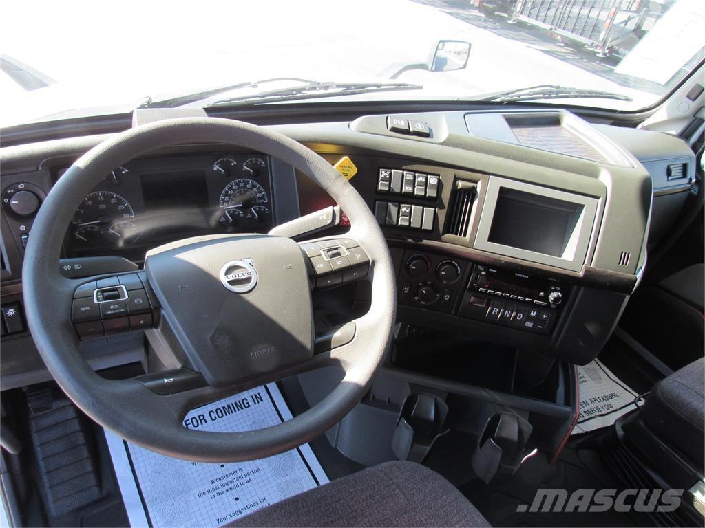 Volvo VNL64T860 وحدات الجر