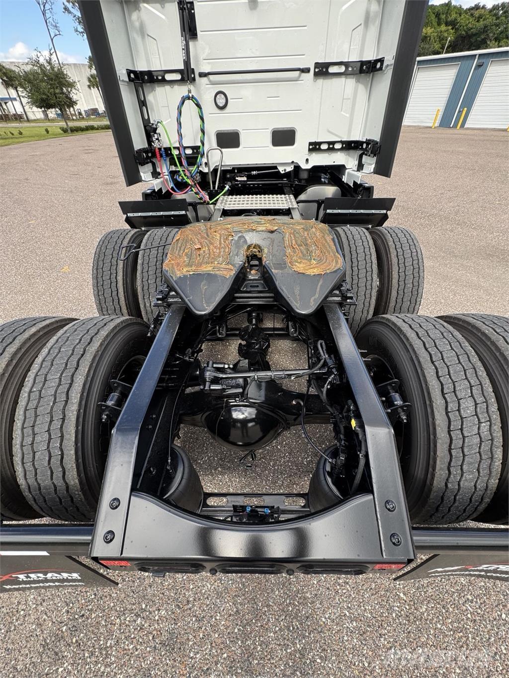 Volvo VNL64T860 وحدات الجر