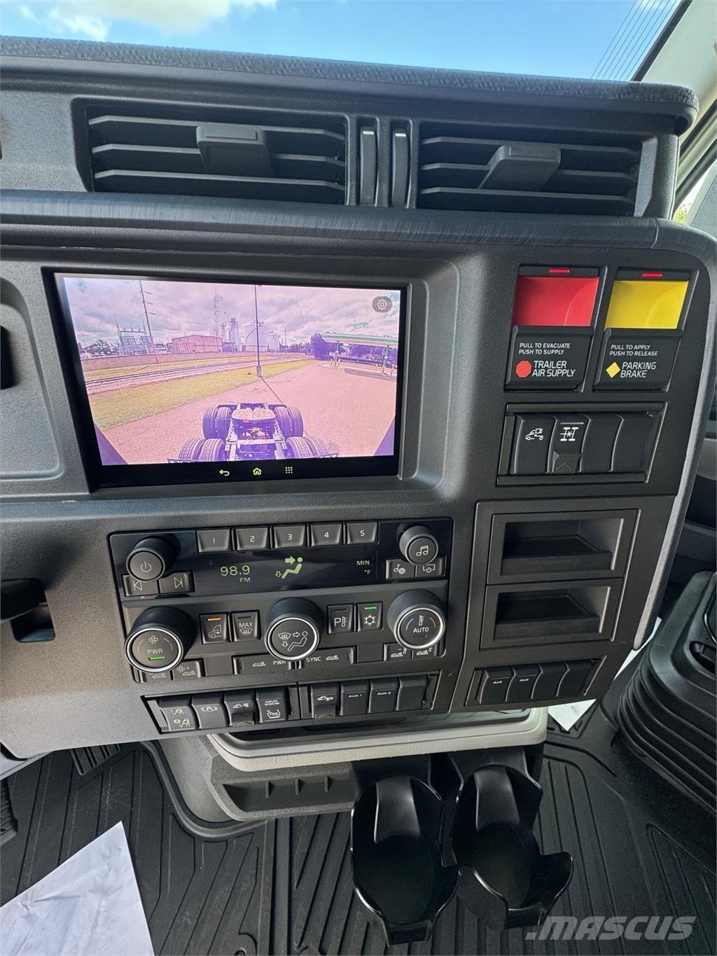 Volvo VNL64T860 وحدات الجر