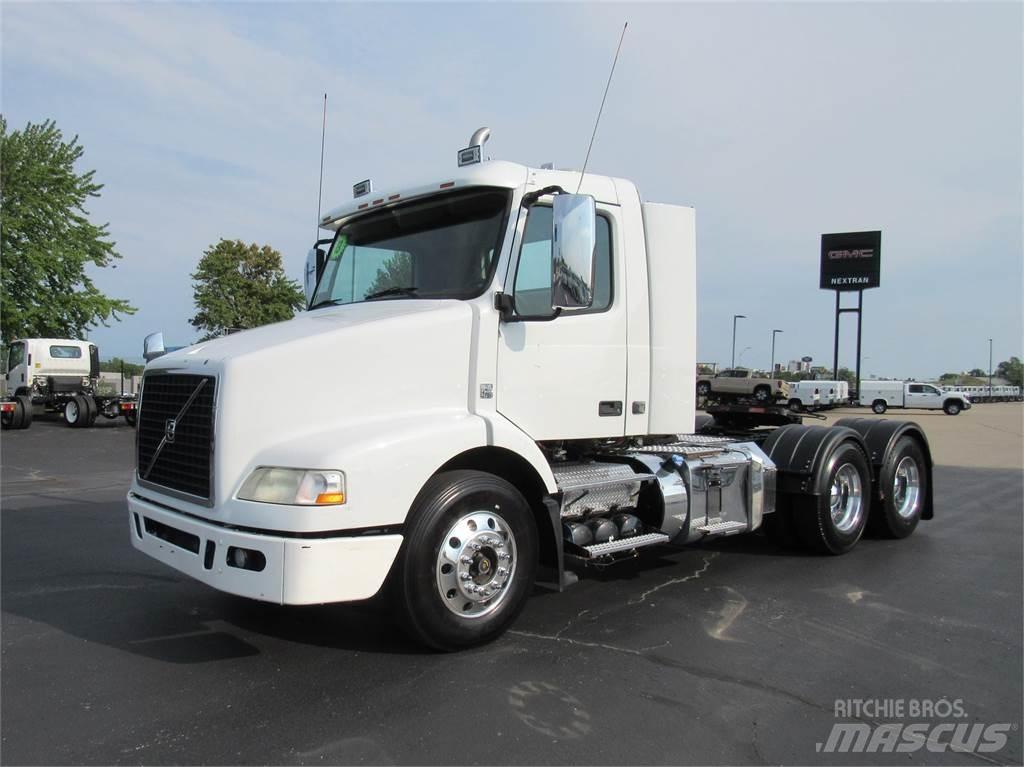 Volvo VNM64T300 وحدات الجر