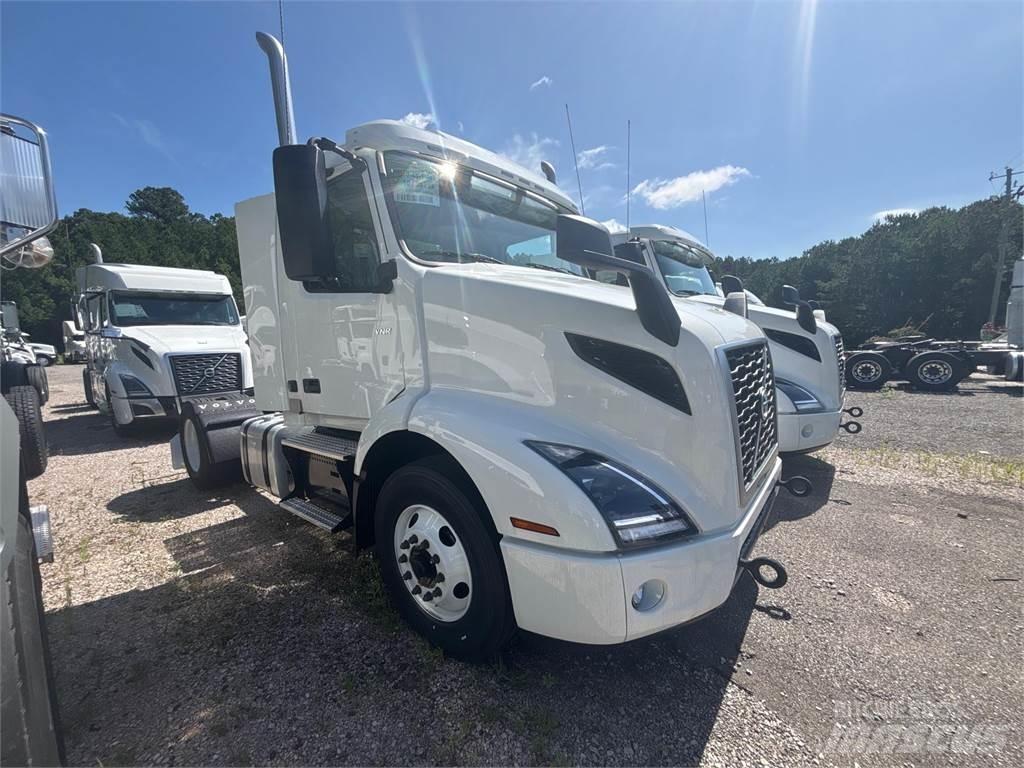 Volvo VNR42T300 وحدات الجر