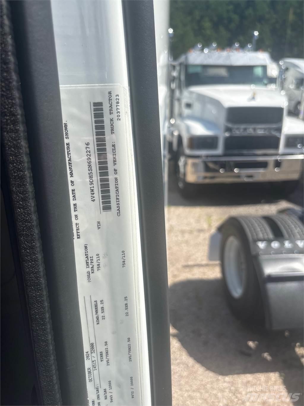 Volvo VNR42T300 وحدات الجر