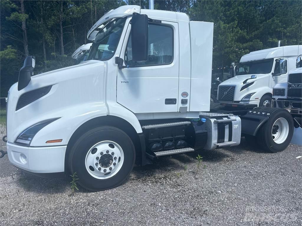 Volvo VNR42T300 وحدات الجر