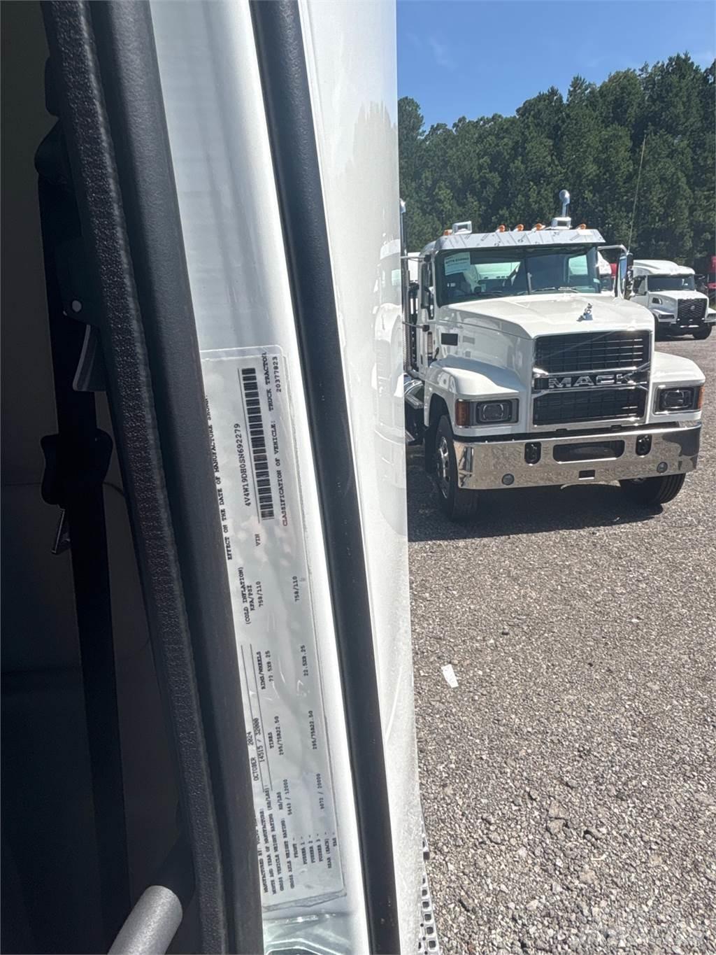 Volvo VNR42T300 وحدات الجر