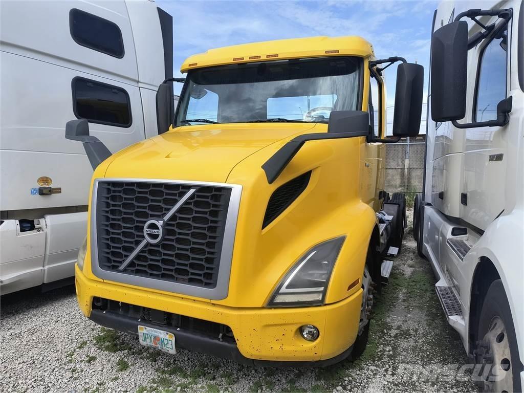 Volvo VNR64T وحدات الجر