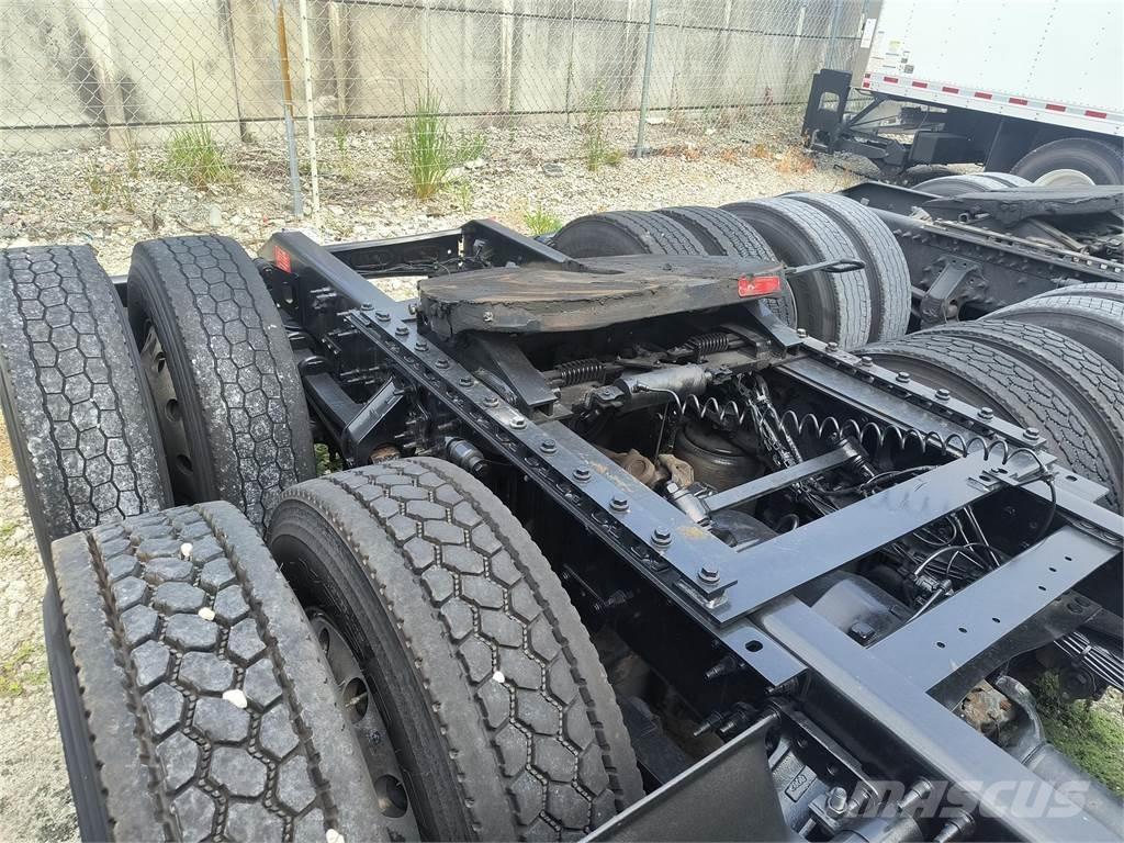 Volvo VNR64T وحدات الجر