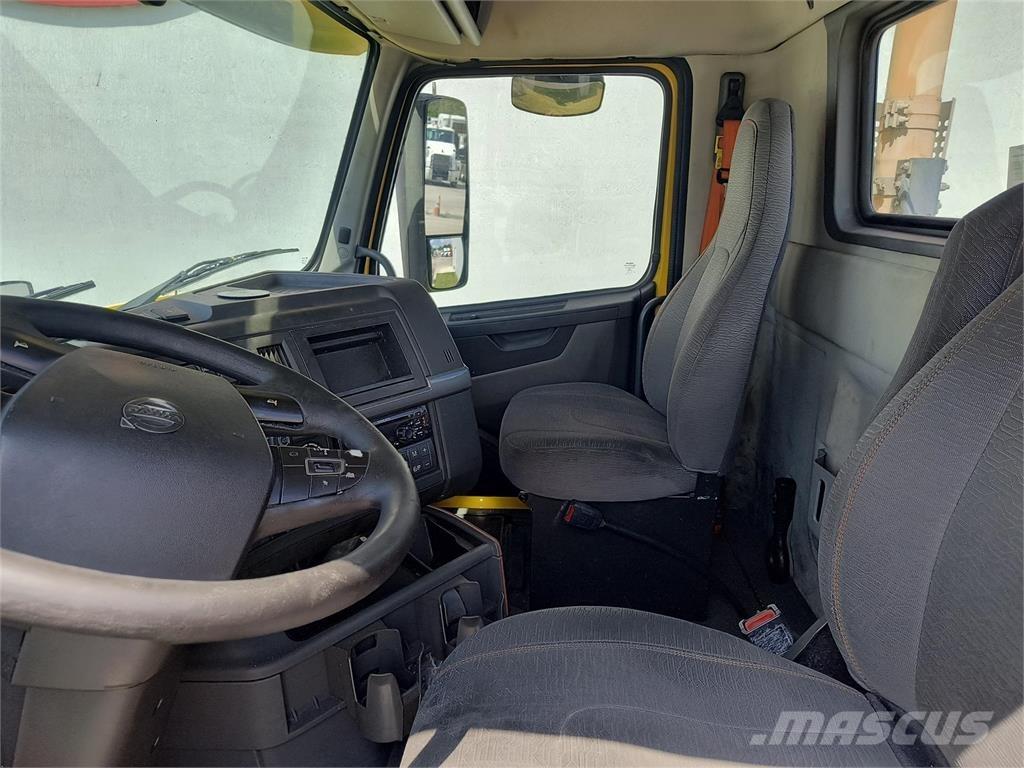 Volvo VNR64T وحدات الجر