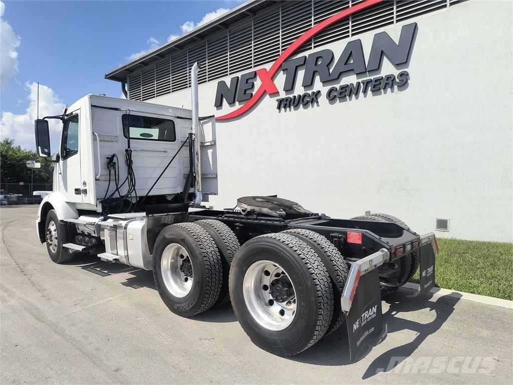 Volvo VNR64T وحدات الجر