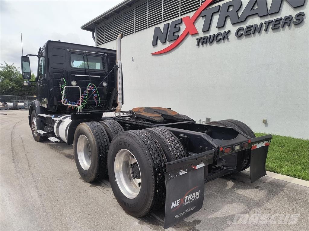 Volvo VNR64T وحدات الجر