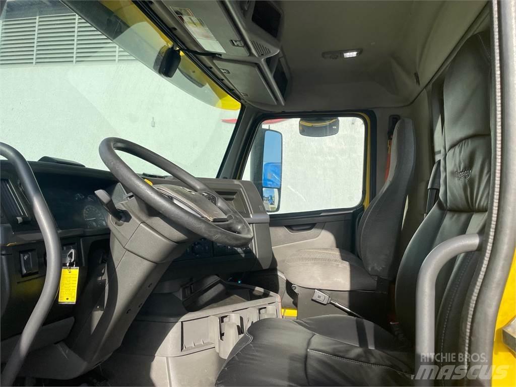 Volvo VNR64T300 وحدات الجر