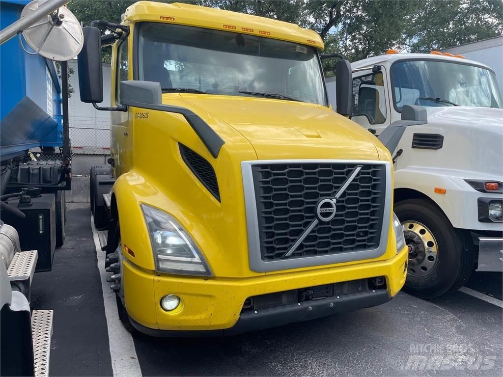 Volvo VNR64T300 وحدات الجر