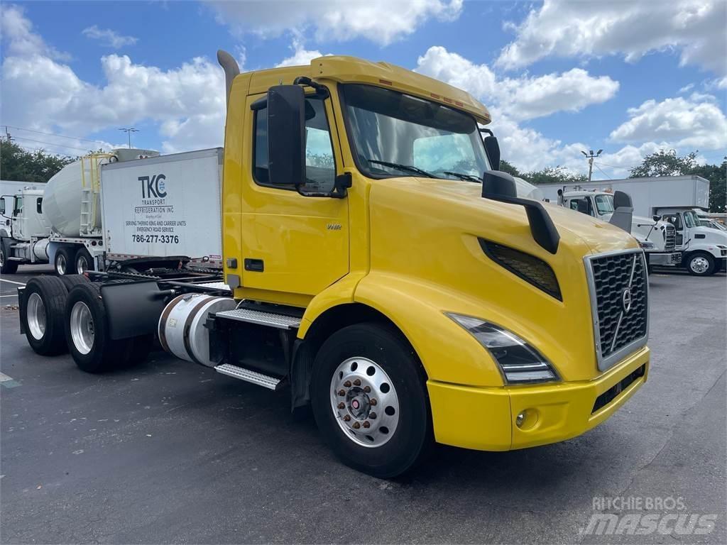 Volvo VNR64T300 وحدات الجر
